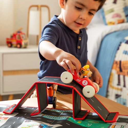 Auto con Personaje de Madera