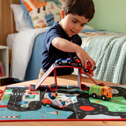 Auto con Personaje Maderimovil de Madera