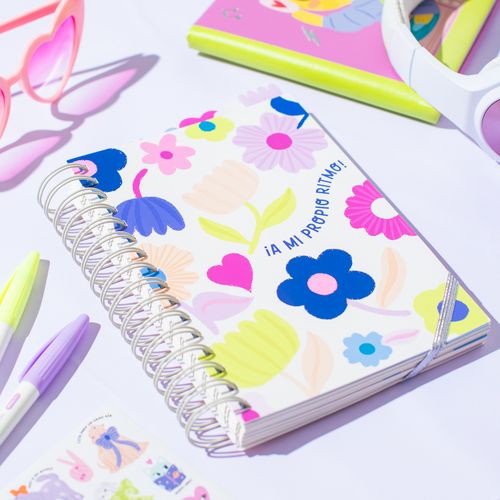 Cuaderno con Divisiones y Diseño de Flores